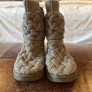 UGG isla ribbon bow knit ankle boots size 8